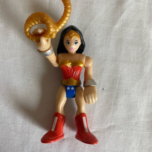 Justice League Action Figures Superman And Wonder Woman 3” Tall - Picture 3 of 7